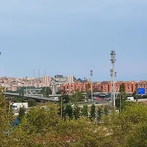 Acogedor Alojamiento En Trinitat Vella Barcelona